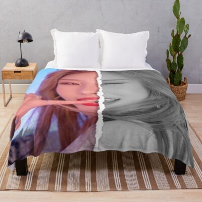 Mamamoo Wheein Split Edition Throw Blanket