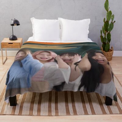 Mamamoo Scream Throw Blanket