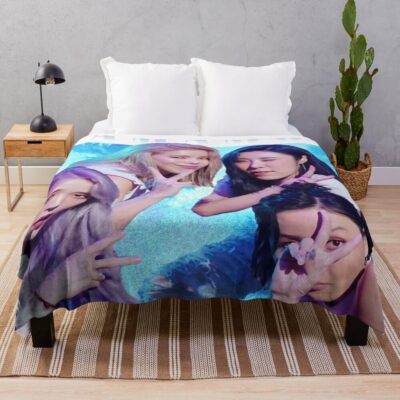 Mamamoo Vintage Edition Throw Blanket