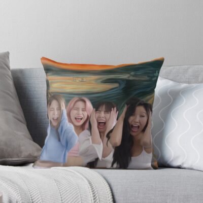 Mamamoo Scream Throw Pillow